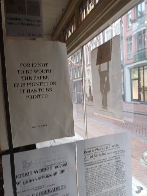 De lege winkel van Boekie Woekie, nu definitief uit de Amsterdamse Berenstraat verdwenen.