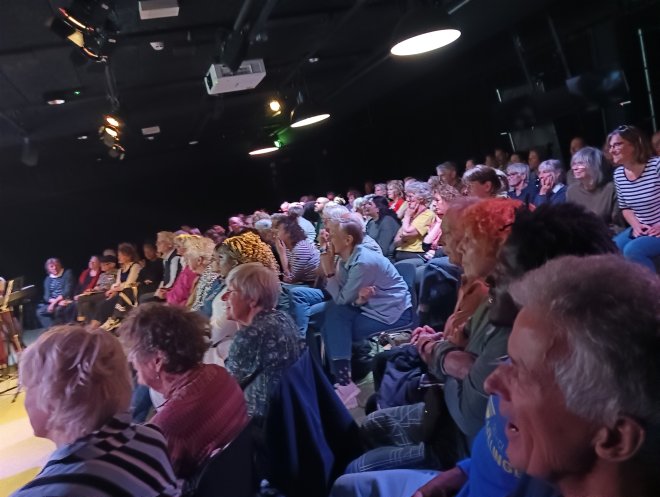 Een enthousiaste zaal in Pakhuis de Zwijger